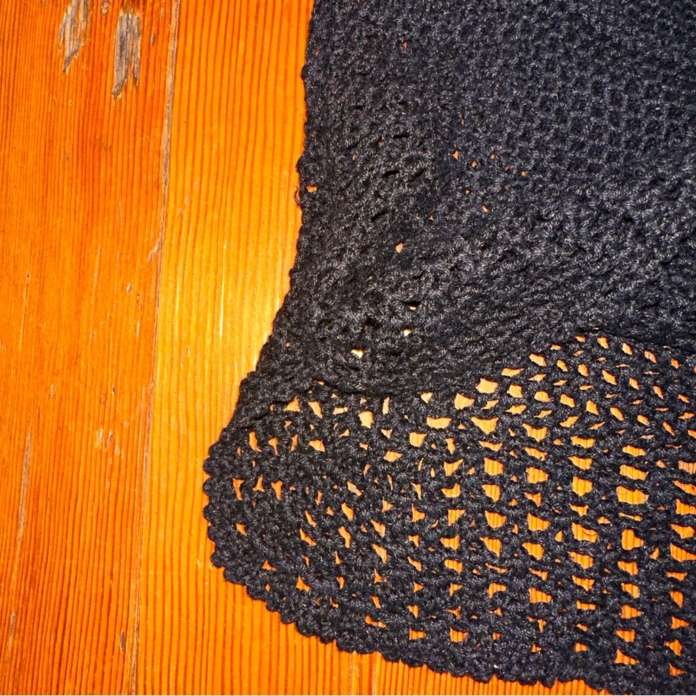 Vintage 90's Le Chateau Crochet Knit Lace Halter Top Ramie Cotton Blend Black - Picture 3 of 9